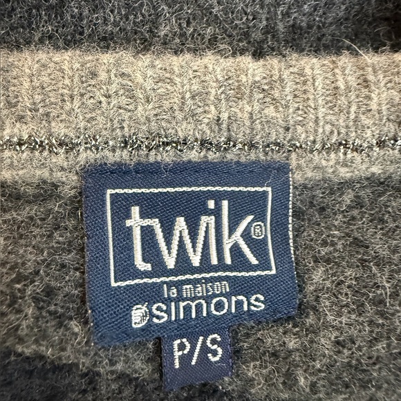 Twik La Maison Simons Women’s Size P/S 100% Wool Diamond Sweater - Picture 7 of 7